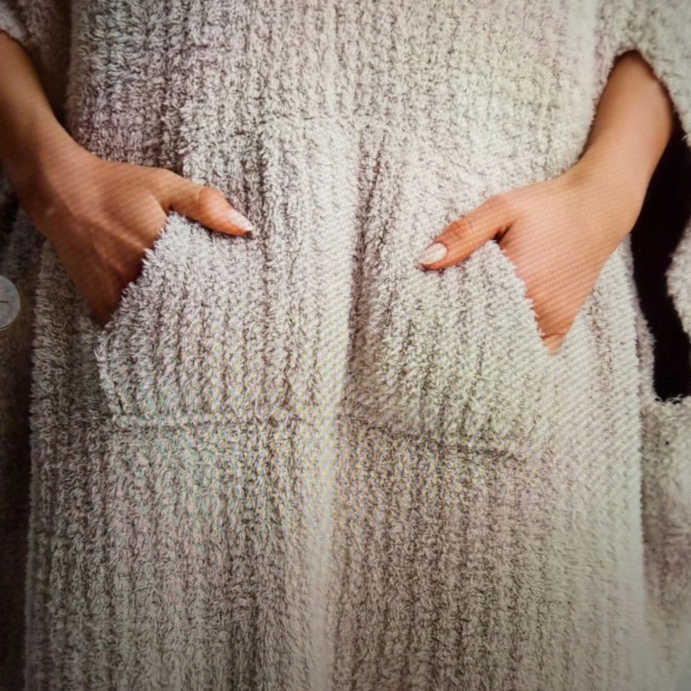 Barefoot Dreams The Cozy Women's Poncho - Picture 4 of 8